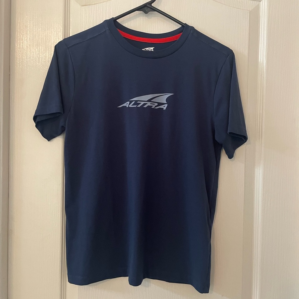 Altra Tee